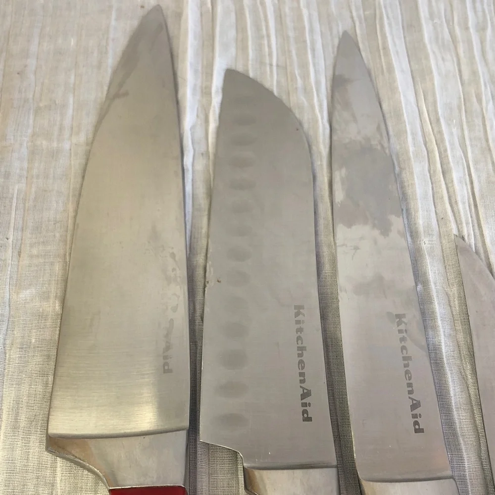 KITCHENAID Knife Block set of 7- red steak knives Chef knife, Santoku, Serrated